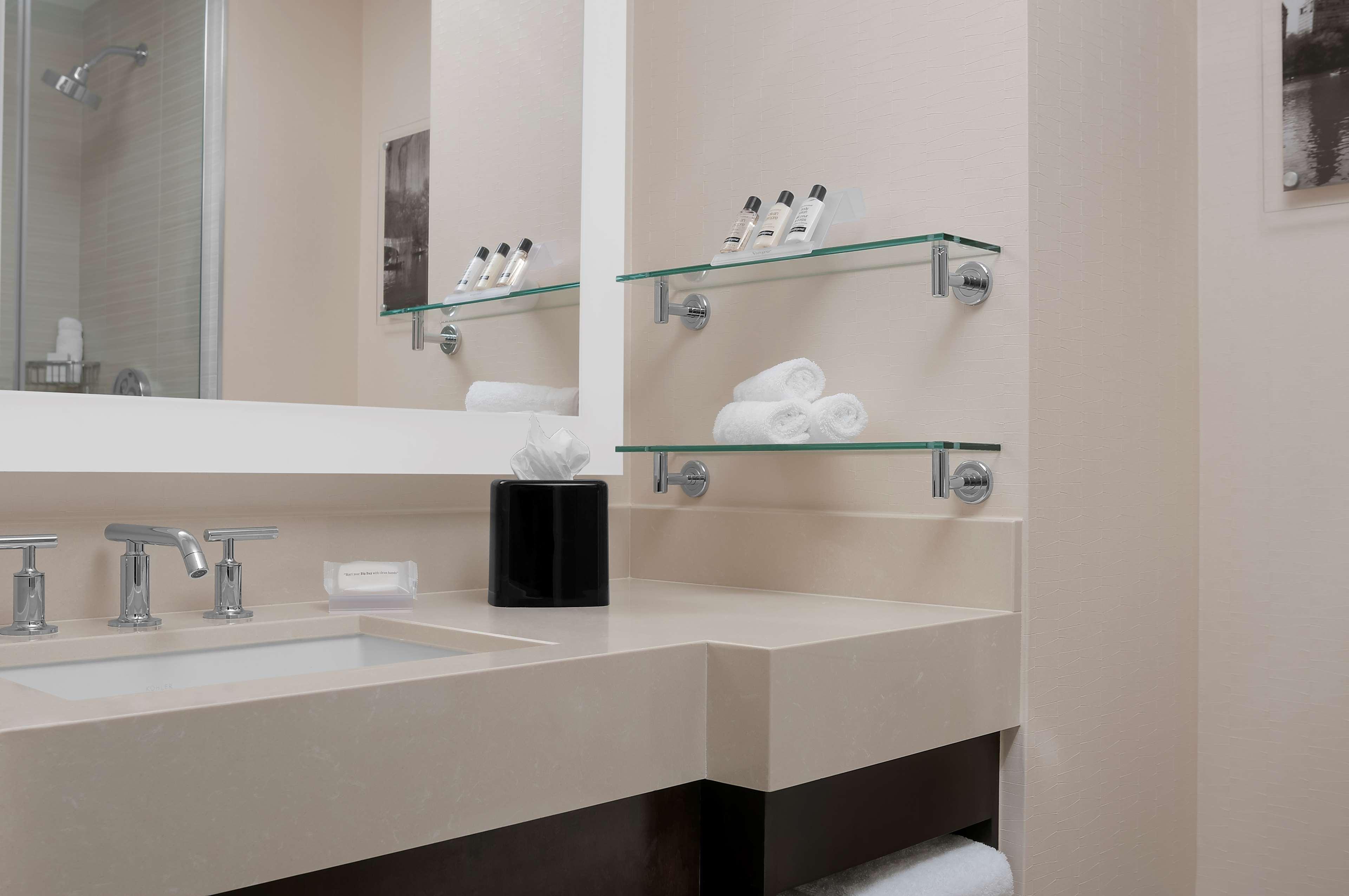 Hilton Garden Inn New York - Times Square Central Экстерьер фото
