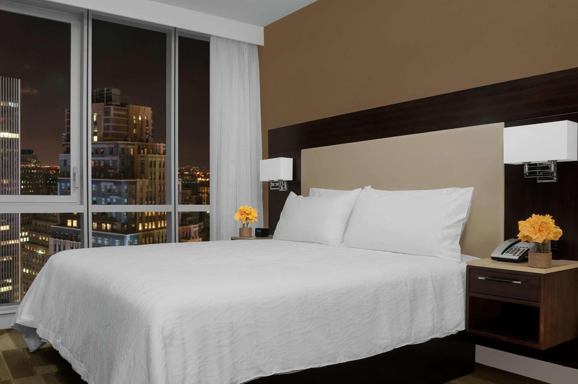 Hilton Garden Inn New York - Times Square Central Экстерьер фото