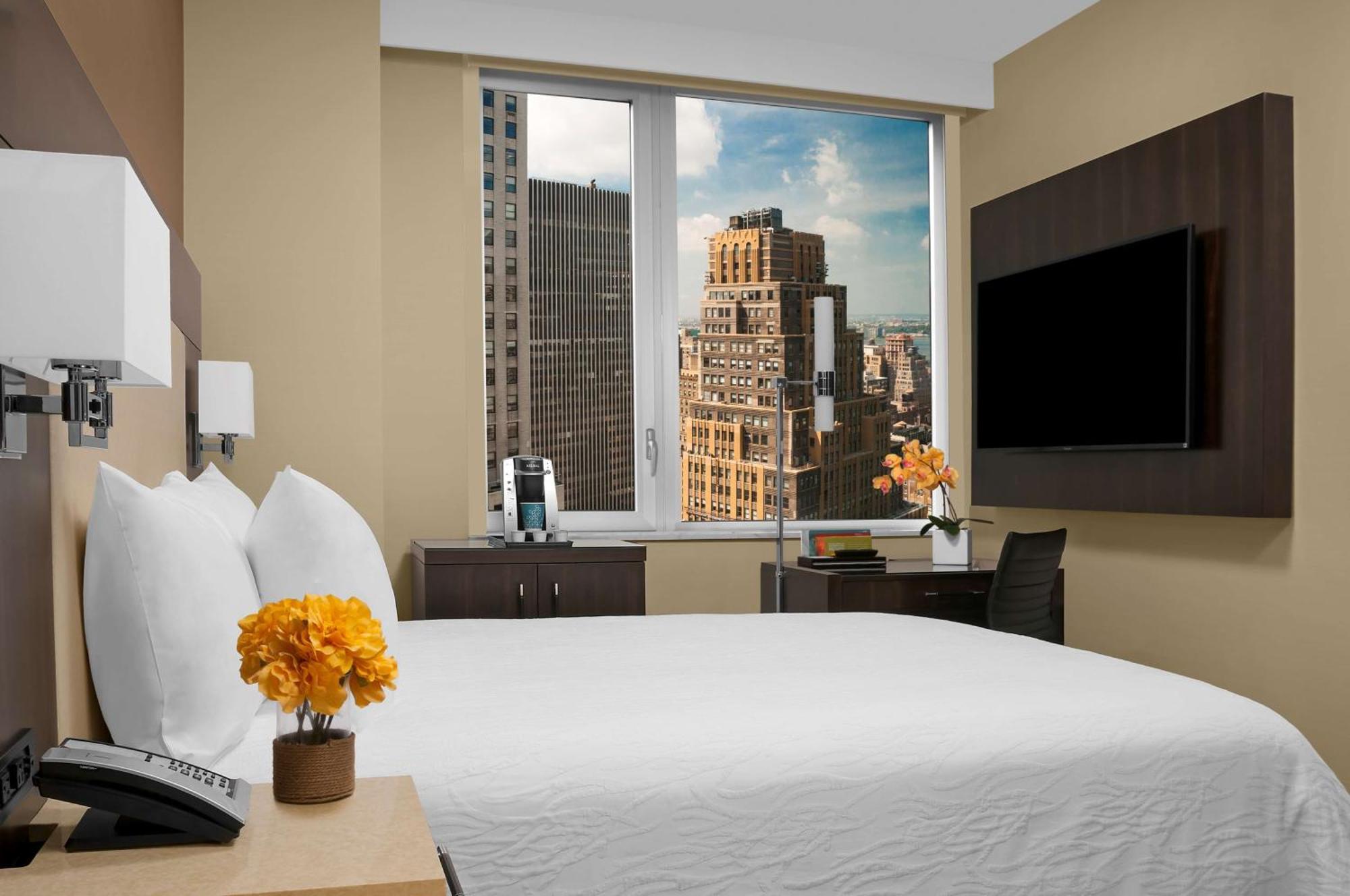 Hilton Garden Inn New York - Times Square Central Экстерьер фото