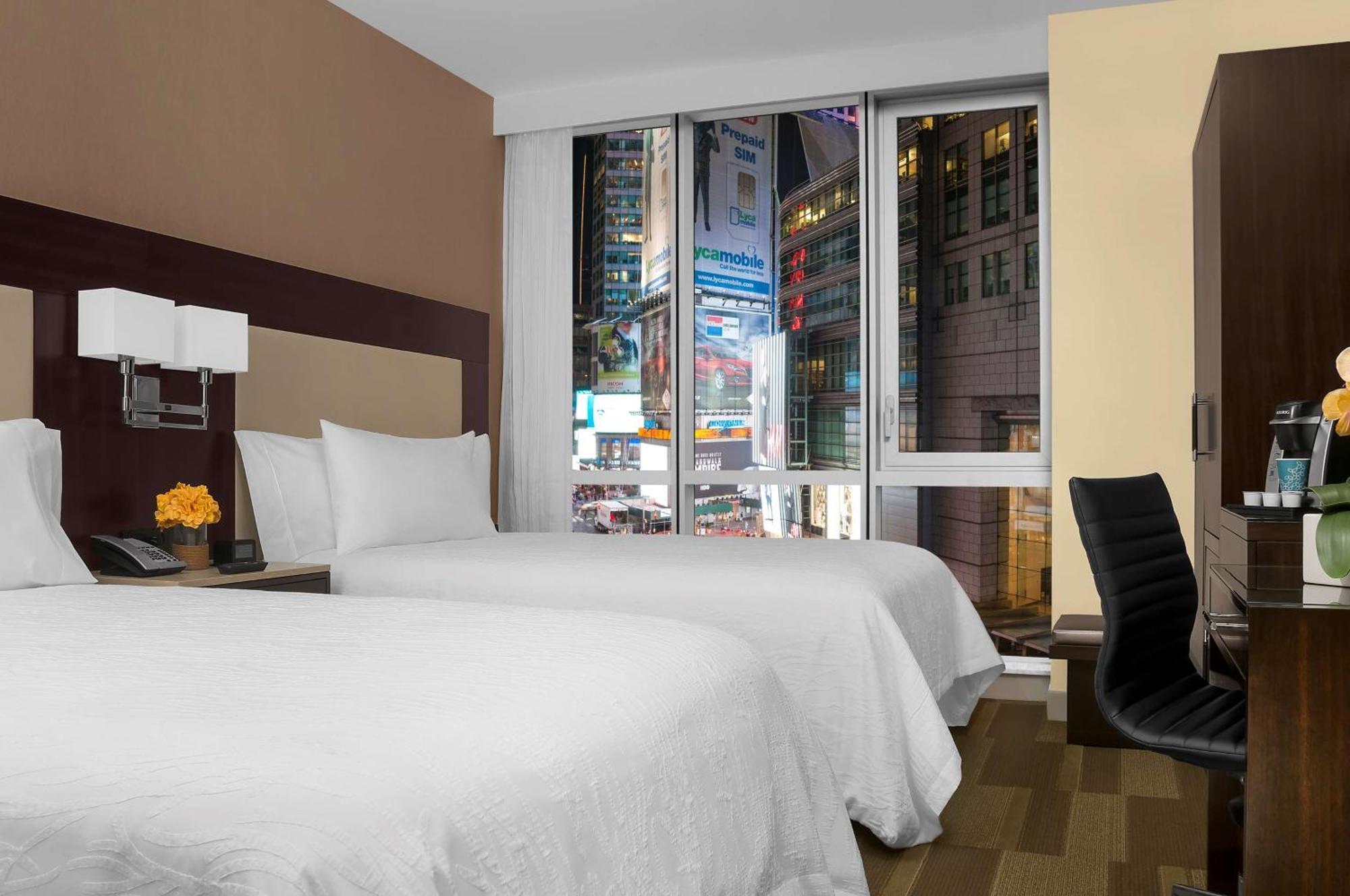 Hilton Garden Inn New York - Times Square Central Экстерьер фото