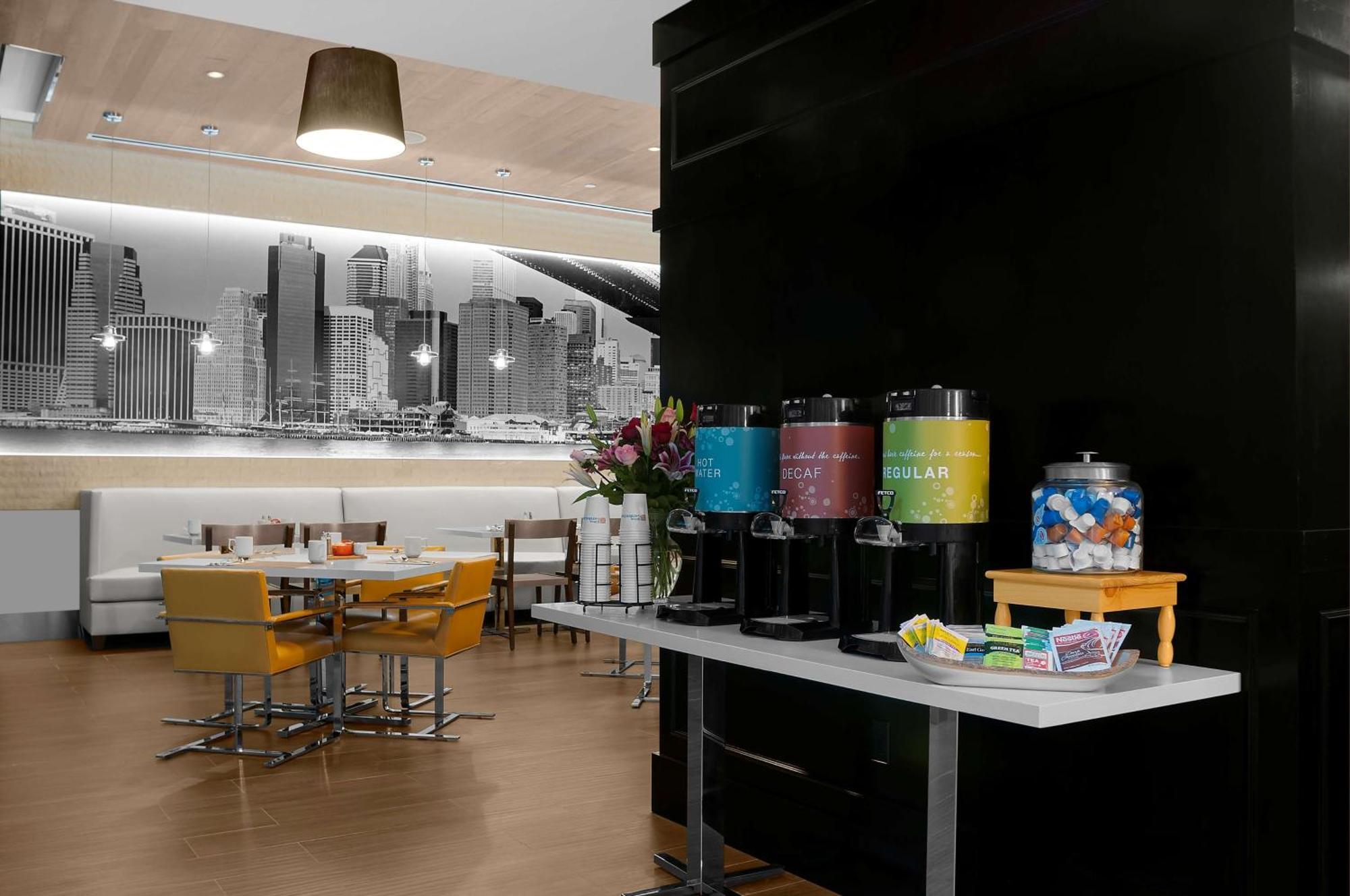Hilton Garden Inn New York - Times Square Central Экстерьер фото