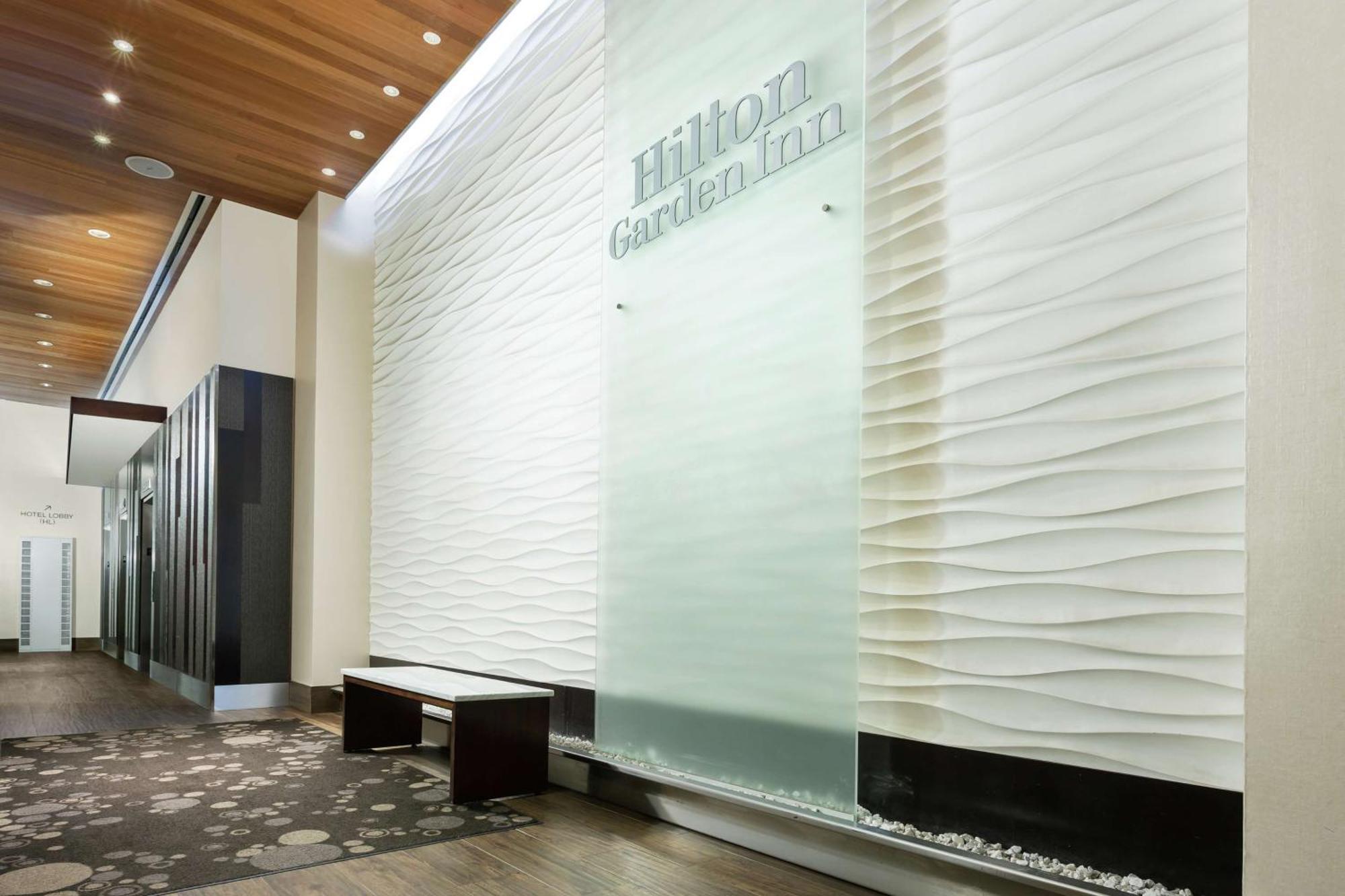 Hilton Garden Inn New York - Times Square Central Экстерьер фото