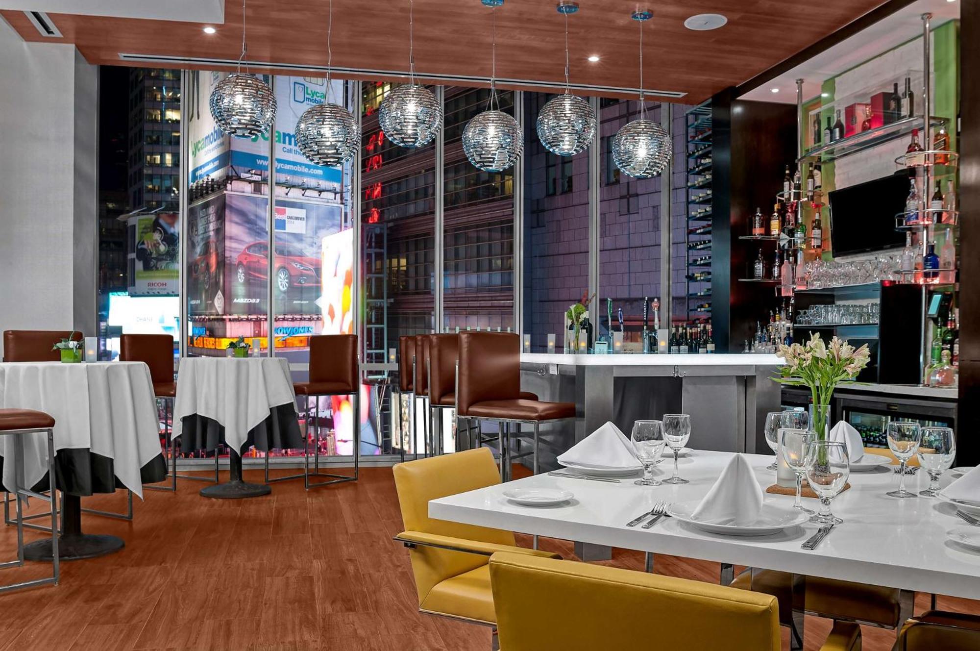 Hilton Garden Inn New York - Times Square Central Экстерьер фото