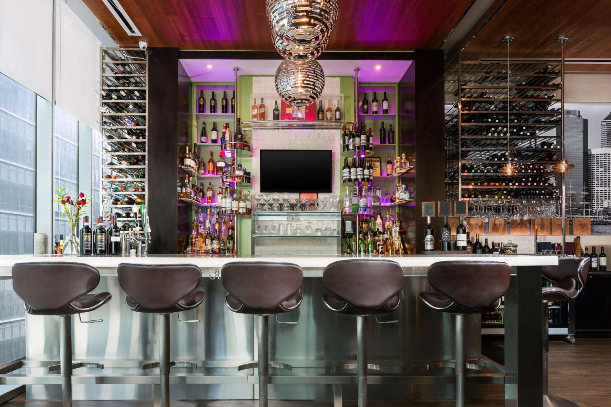 Hilton Garden Inn New York - Times Square Central Экстерьер фото