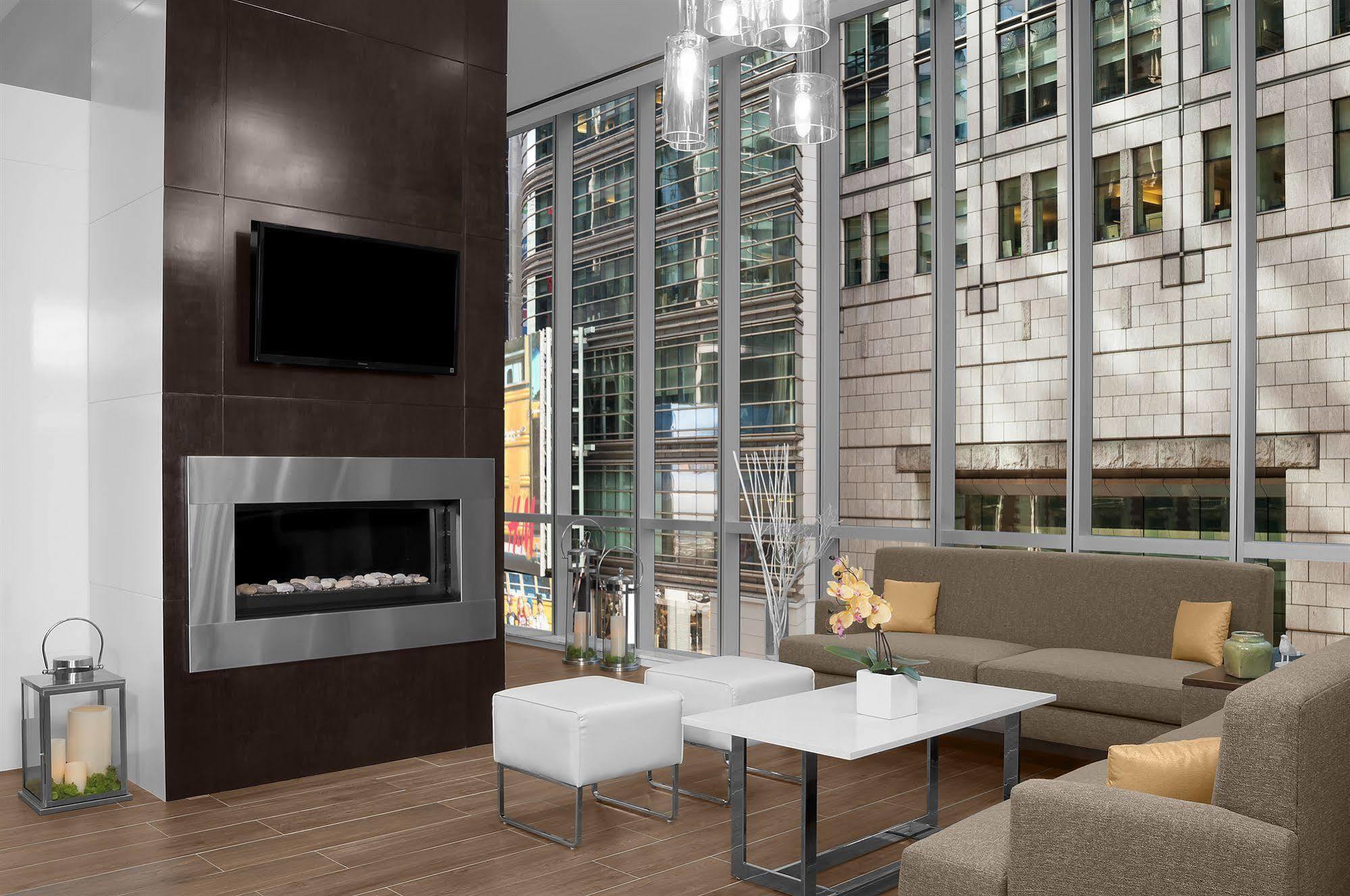 Hilton Garden Inn New York - Times Square Central Экстерьер фото